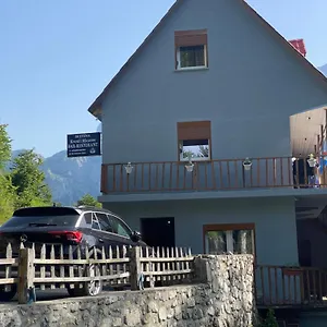 Kroni I Micanit Pensión